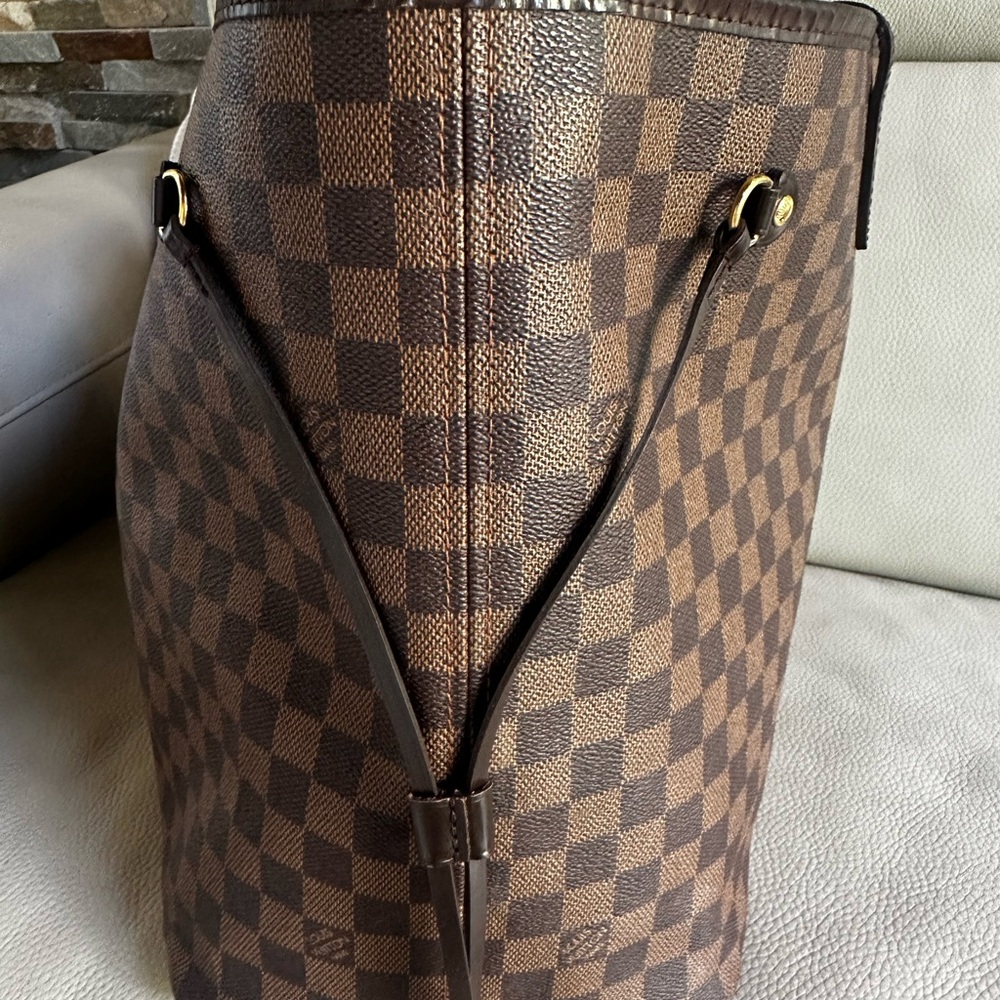 Authentic Louis Vuitton Damier Neverfull GM - Picture 5 of 16